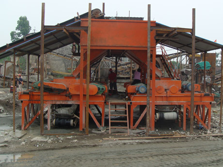 小型河卵石對(duì)輥制砂生產(chǎn)線(xiàn)_江蘇常州現(xiàn)場(chǎng)