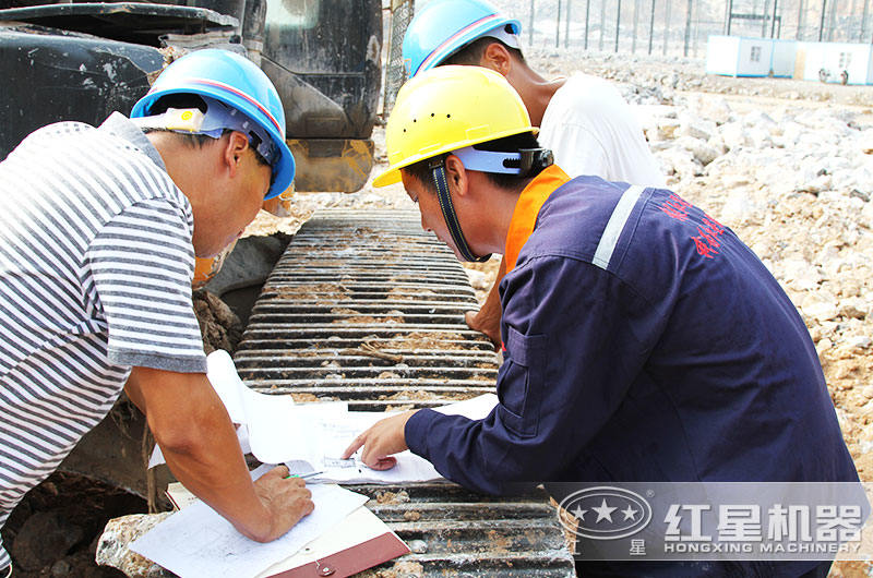 紅星機(jī)器技術(shù)人員為客戶現(xiàn)場(chǎng)指導(dǎo) 紅星機(jī)器技術(shù)人員為客戶現(xiàn)場(chǎng)指導(dǎo)