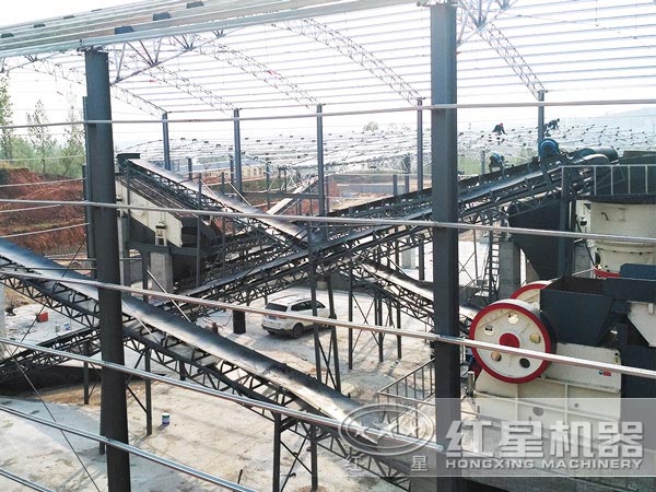鵝卵石機(jī)制砂生產(chǎn)現(xiàn)場圖