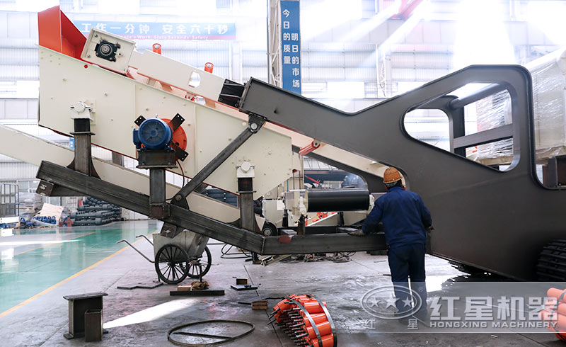 紅星移動(dòng)片石破碎機(jī)自主生產(chǎn)，節(jié)省成本