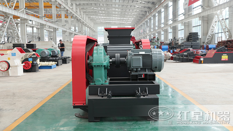 齒輥破碎機(jī)所配置的電機(jī)細(xì)節(jié)圖 齒輥破碎機(jī)所配置的電機(jī)細(xì)節(jié)圖