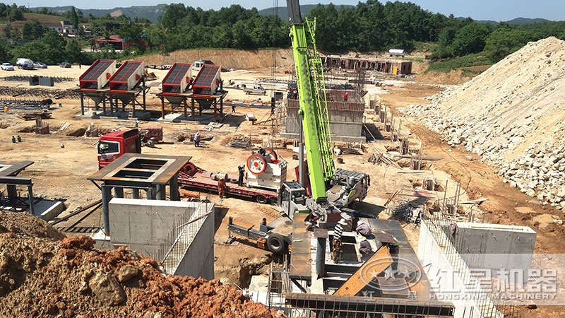 1060破碎機組成一條生產線現(xiàn)場搭配 1060破碎機組成一條生產線現(xiàn)場搭配