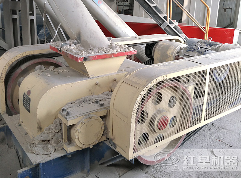 時(shí)產(chǎn)50噸對(duì)輥破碎機(jī)作業(yè)現(xiàn)場 時(shí)產(chǎn)50噸對(duì)輥破碎機(jī)作業(yè)現(xiàn)場