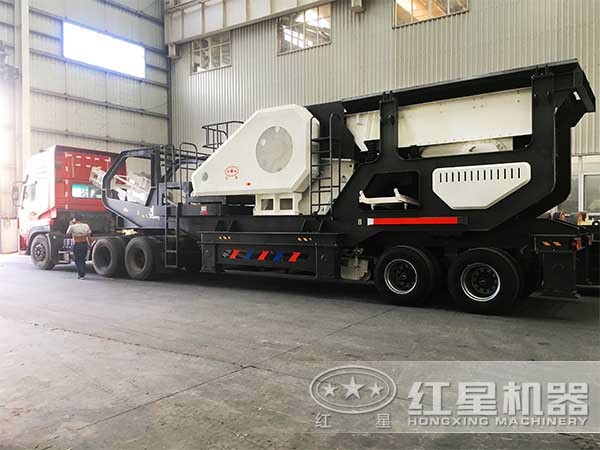 移動汽車載式打石子機(jī)整張待發(fā) 移動汽車載式打石子機(jī)整張待發(fā)