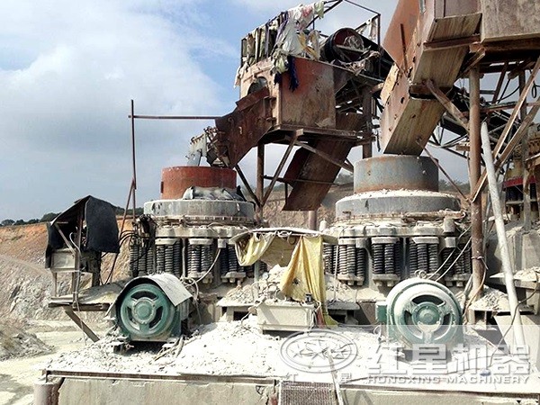 1750圓錐破碎機(jī)現(xiàn)場作業(yè)圖