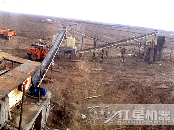 時產(chǎn)100噸青石破碎生產(chǎn)線作業(yè)現(xiàn)場 時產(chǎn)100噸青石破碎生產(chǎn)線作業(yè)現(xiàn)場