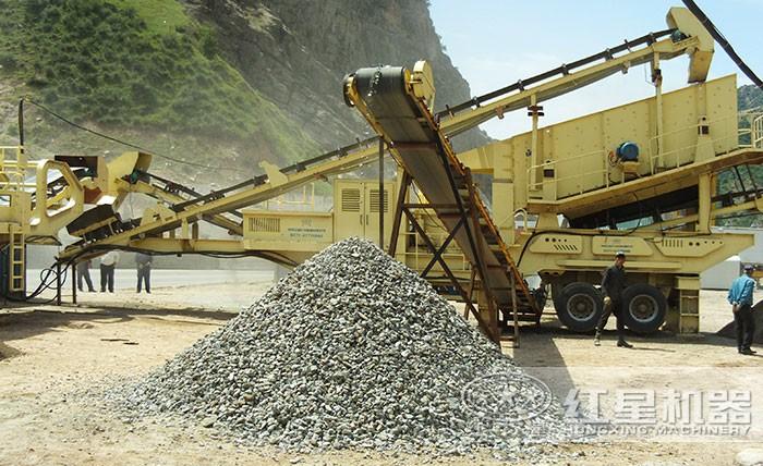 環(huán)保移動(dòng)軋石機(jī)現(xiàn)場(chǎng)圖 環(huán)保移動(dòng)軋石機(jī)現(xiàn)場(chǎng)圖