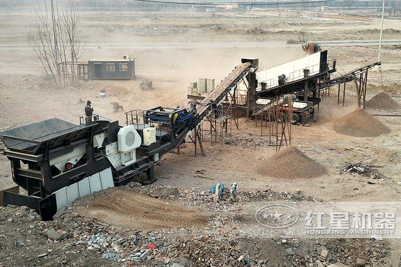 移動(dòng)破石機(jī)現(xiàn)場(chǎng) 移動(dòng)破石機(jī)現(xiàn)場(chǎng)