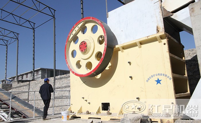 大型碎石機(jī)生產(chǎn)現(xiàn)場 大型碎石機(jī)生產(chǎn)現(xiàn)場