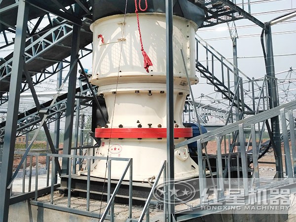 圓錐破碎機現(xiàn)場作業(yè)圖 圓錐破碎機現(xiàn)場作業(yè)圖