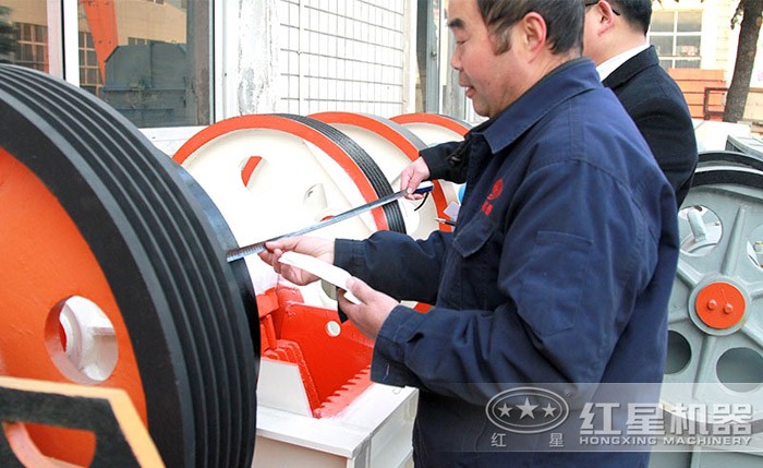 顎式破碎機(jī)現(xiàn)場(chǎng)參觀 顎式破碎機(jī)現(xiàn)場(chǎng)參觀