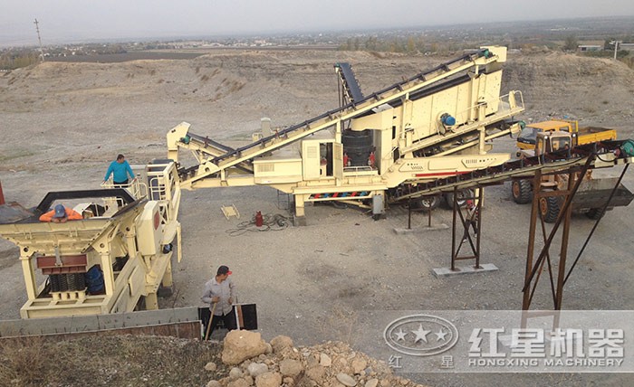 移動(dòng)式環(huán)保破碎機(jī)現(xiàn)場 移動(dòng)式環(huán)保破碎機(jī)現(xiàn)場