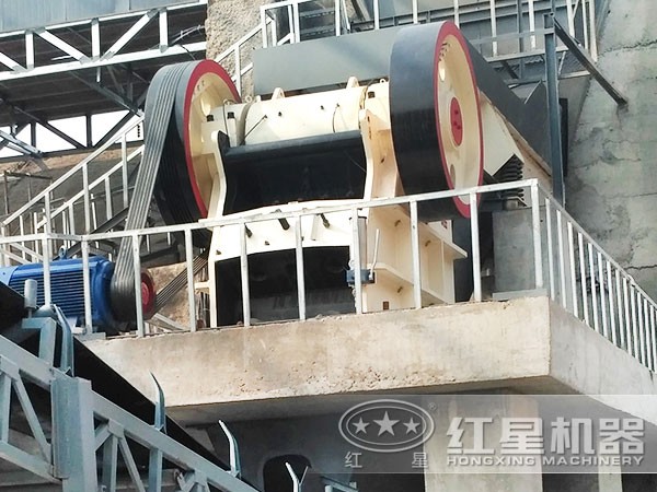 鄂式破碎機施工現(xiàn)場 鄂式破碎機施工現(xiàn)場