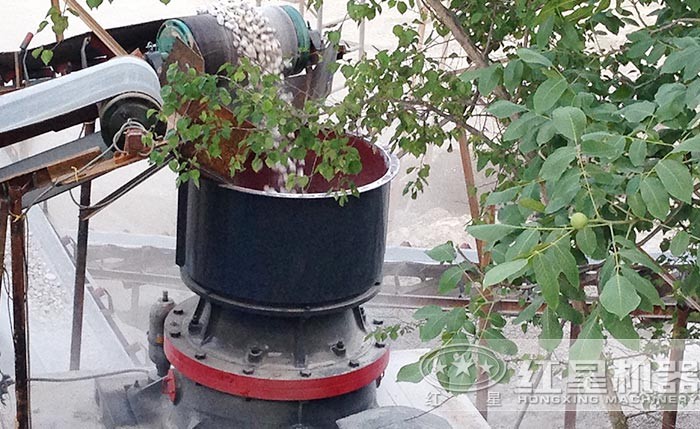 單缸圓錐破作業(yè)現(xiàn)場(chǎng) 單缸圓錐破作業(yè)現(xiàn)場(chǎng)