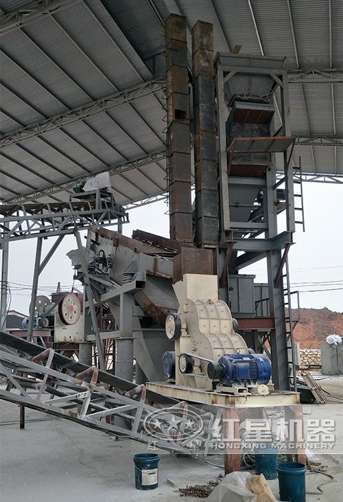 爐灰渣子粉碎機(jī)現(xiàn)場(chǎng) 爐灰渣子粉碎機(jī)現(xiàn)場(chǎng)