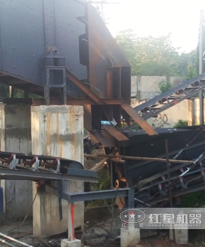 振動(dòng)出料口特寫 振動(dòng)出料口特寫