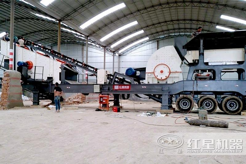 紅星重錘移動(dòng)破碎車現(xiàn)場(chǎng) 紅星重錘移動(dòng)破碎車現(xiàn)場(chǎng)