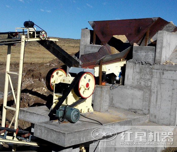 顎式破碎機(jī)安裝現(xiàn)場
