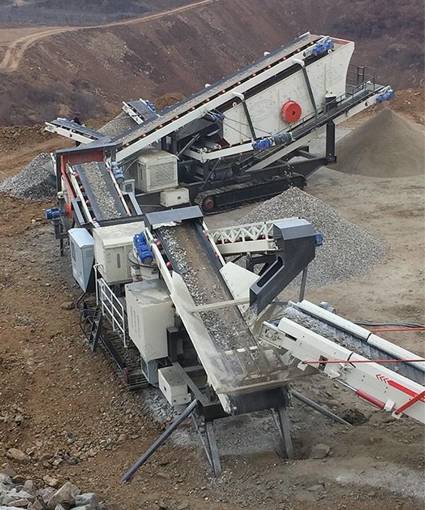 履帶式大型移動(dòng)破碎站現(xiàn)場(chǎng)