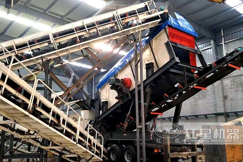 大型鵝卵石流動(dòng)制砂機(jī)現(xiàn)場(chǎng) 大型鵝卵石流動(dòng)制砂機(jī)現(xiàn)場(chǎng)