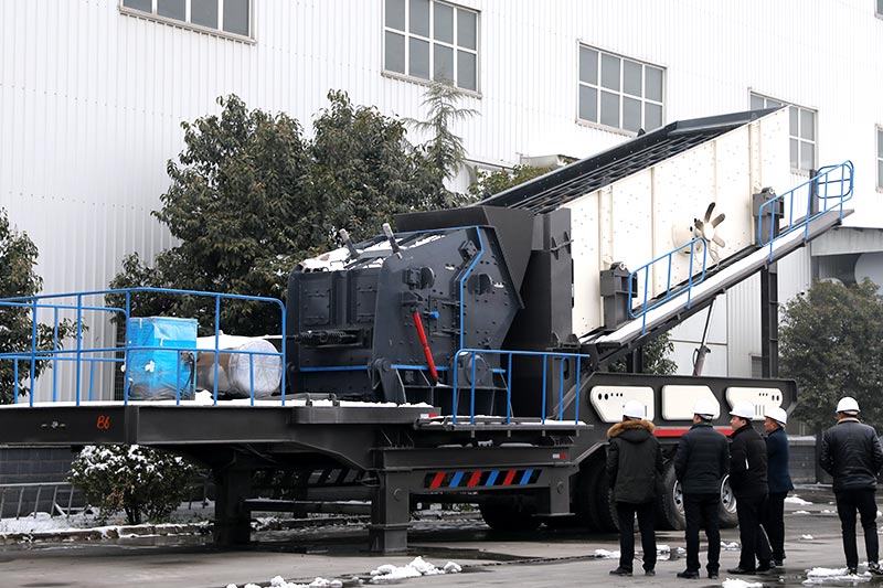 移動(dòng)磕石機(jī)客戶(hù)考察