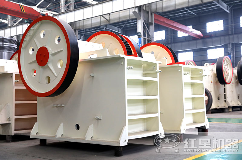 鄂破工作穩(wěn)定，破碎力度強(qiáng)，適合各種石料廠