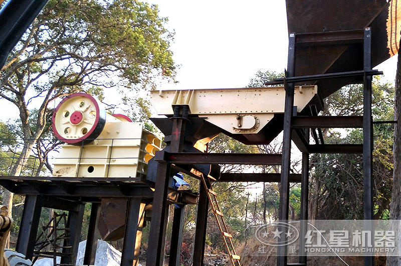 混凝土破碎機(jī)安裝現(xiàn)場(chǎng)，廠家一路扶持