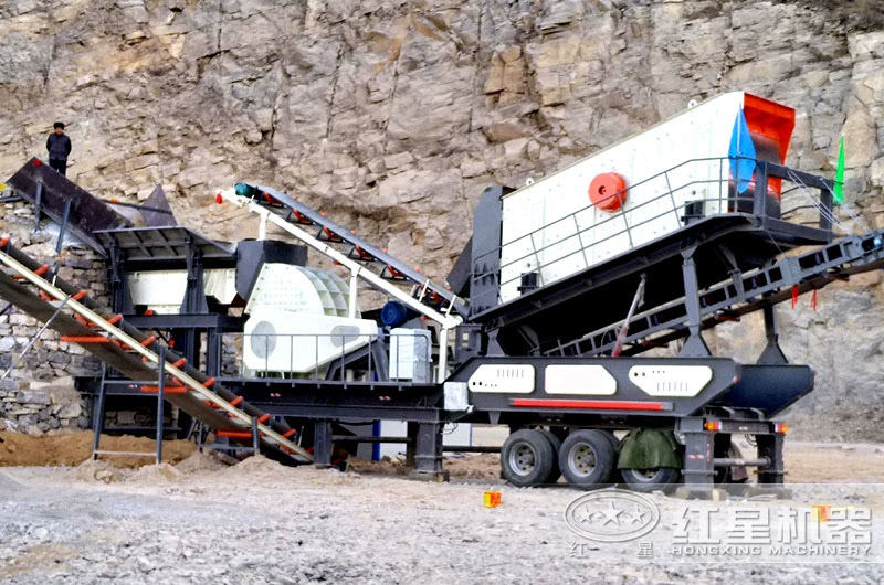 輪胎式單機(jī)組合移動(dòng)式破碎機(jī)現(xiàn)場，時(shí)產(chǎn)量100噸左右