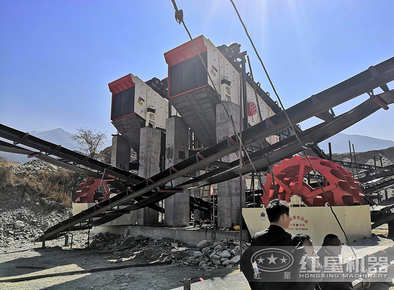 洗砂生產(chǎn)線(xiàn)已接近完工 洗砂生產(chǎn)線(xiàn)已接近完工